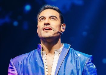 CARLOS RIVERA ES SORPRENDIDO POR FANS EN SU CUMPLEAÑOS