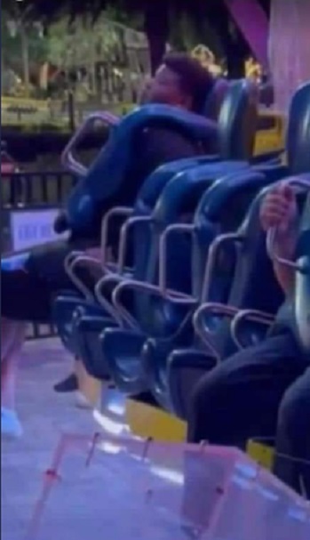 Video del momento en que joven cae de juego mecánico y muere