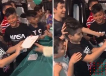 Niño finge desmayo frente a su pastel y la reacción de su mamá se hace viral