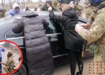 Soldado ucraniano simula control militar y pide matrimonio a su novia (VIDEO)