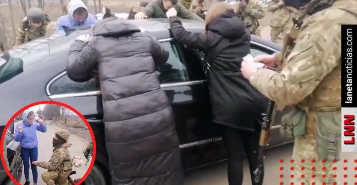Soldado ucraniano simula control militar y pide matrimonio a su novia (VIDEO)