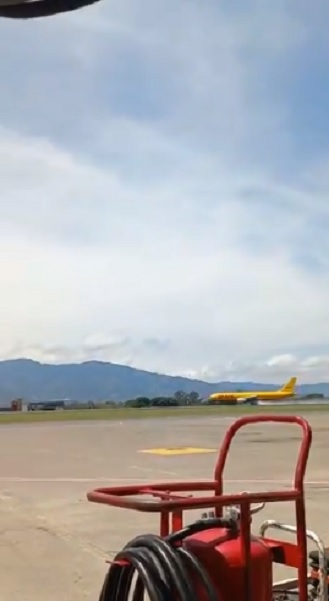 Avión de DHL se parte en dos durante aterrizaje (VIDEO)