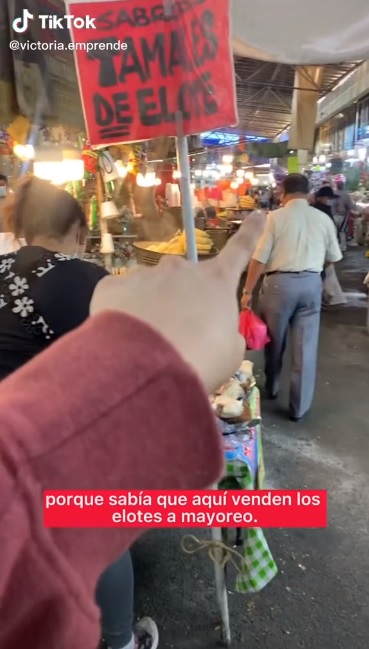 Vendedor de elotes gana más que un profesionista en México