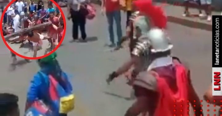 Se calentó: ‘Jesús’ golpea a soldados romanos ¿por pasarse con los azotes?