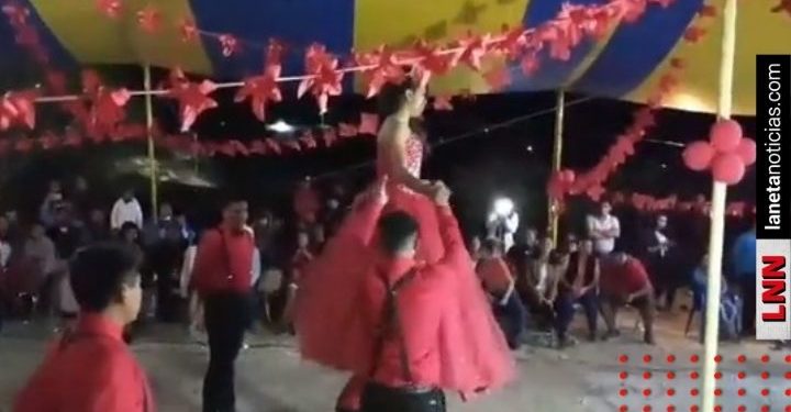 Quinceañera camina sobre chambelanes y video se hace viral