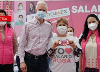 Alfredo Del Mazo entrega tarjetas Salario Rosa a 6 mil mujeres en Tultitlán
