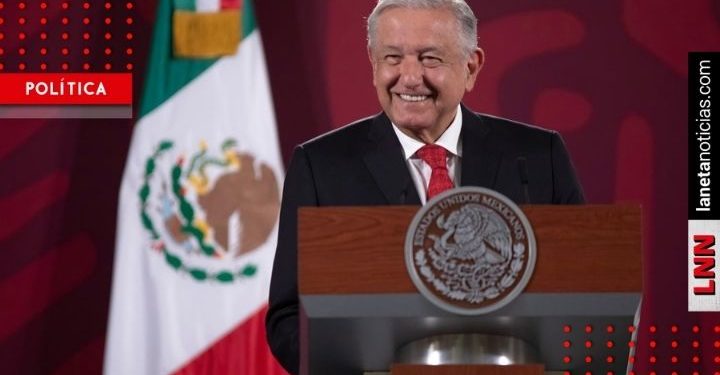 AMLO anuncia aumento salarial a maestros; ¿de cuánto será?