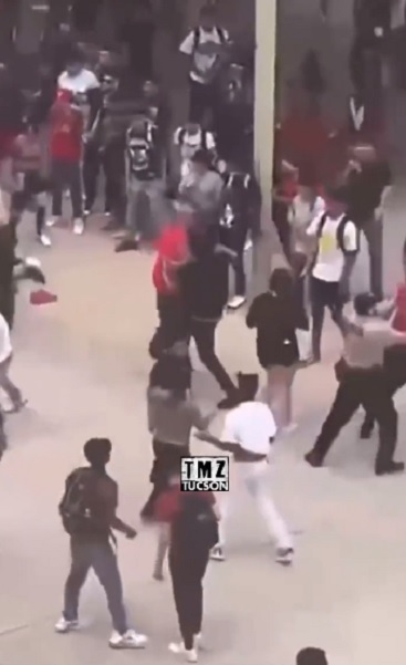 Papá golpea a estudiantes que hacían bullying a sus hijos