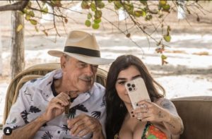 ¿Cuánto gana Karely Ruiz por vender fotos en OnlyFans?