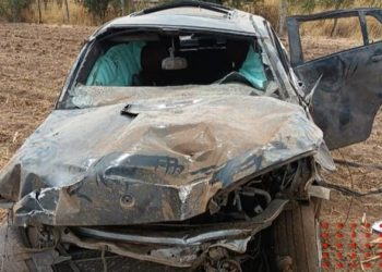 Policía secuestrado provoca volcadura y muerte de plagiarios