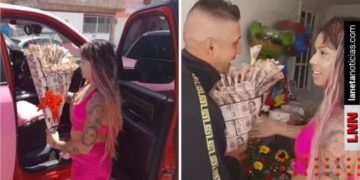 Mona regala ramo 'buchón' de billetes a su papá (VIDEO)