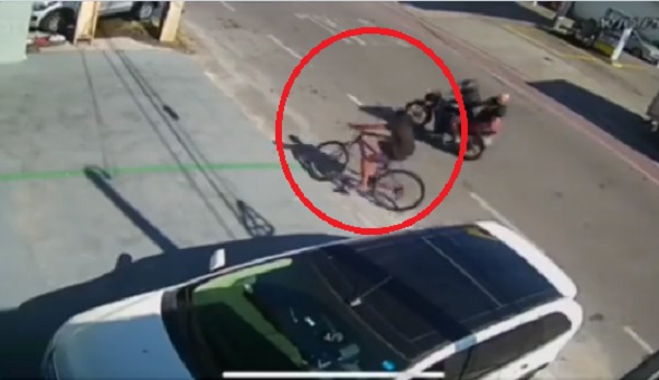 Captan momento en que balean a ladrón de bicicleta (VIDEO)
