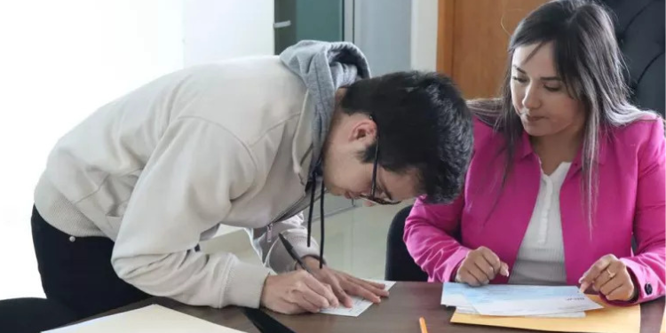 Recibe alumnado de la UT Babícora becas estatales