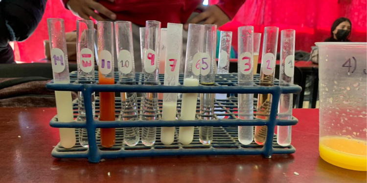 Cobach Sonora fomenta curiosidad científica a través de experimentos.