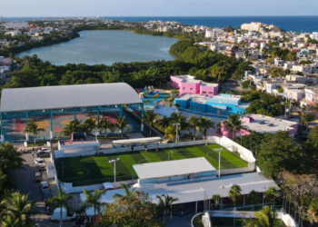 Entrega gobernadora espacios renovados en Isla Mujeres