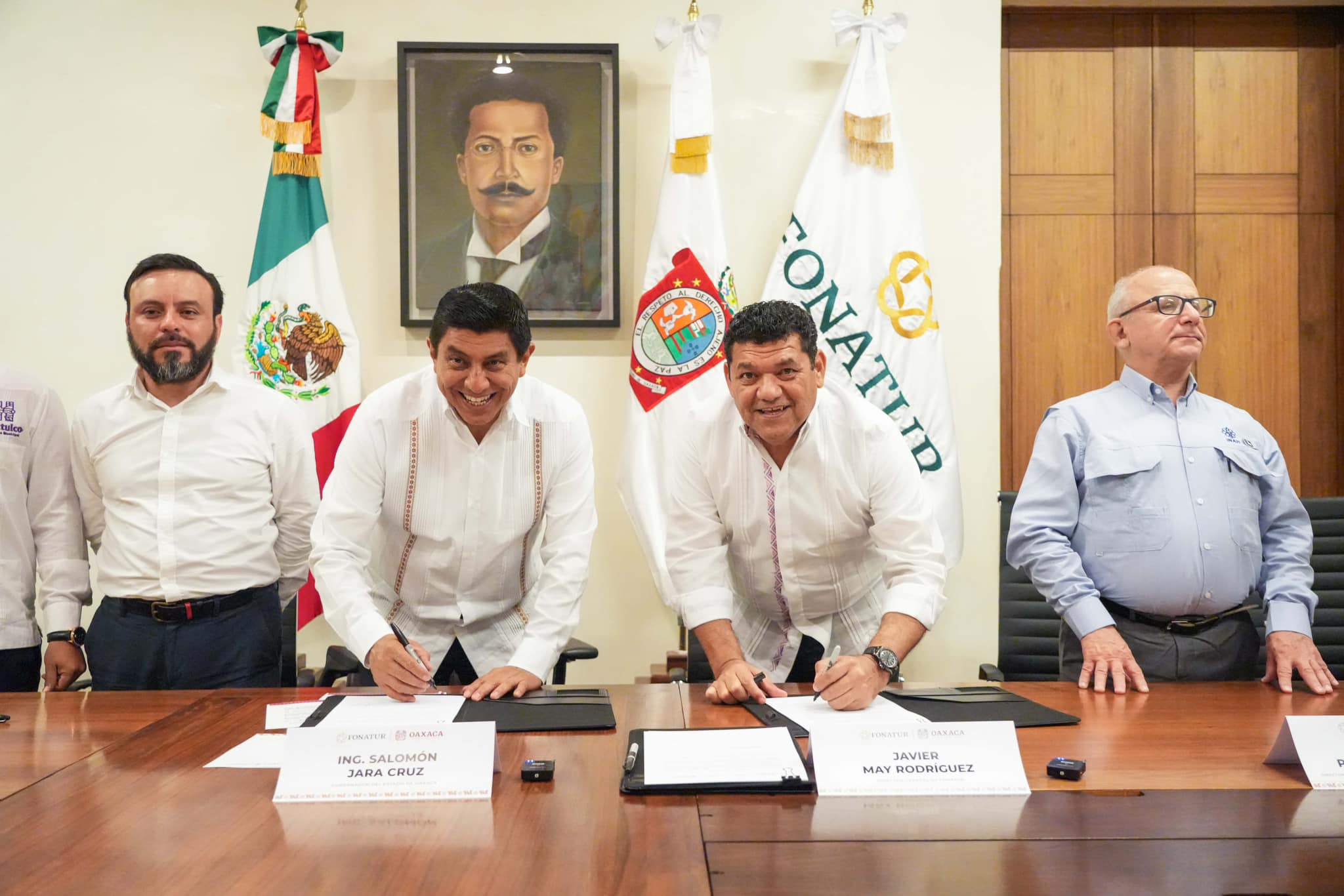 Salomón Jara firma convenio en materia turística con Fonatur