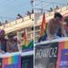 Kunno se cae de carro alegórico en pleno desfile (VIDEO)