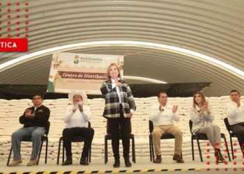 Lorena Cuéllar entrega fertilizantes para el bienestar