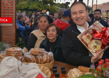 Alfonso Durazo firma convenio con OXXO para exhibir producto