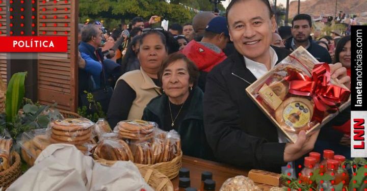 Alfonso Durazo firma convenio con OXXO para exhibir producto