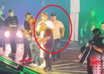 Guardaespaldas de Peso Pluma taclea a fan en pleno concierto