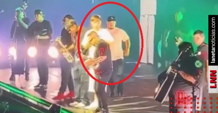 Guardaespaldas de Peso Pluma taclea a fan en pleno concierto