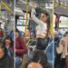 Modelo usa transporte público y video se hace viral