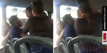 Mujer embarazada descubre a esposo con amante en microbús