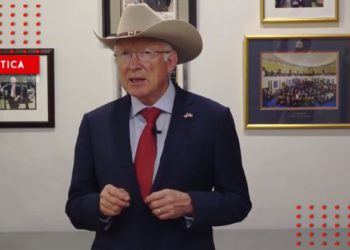 Ken Salazar se pronuncia por de Alertas de Viaje de EU