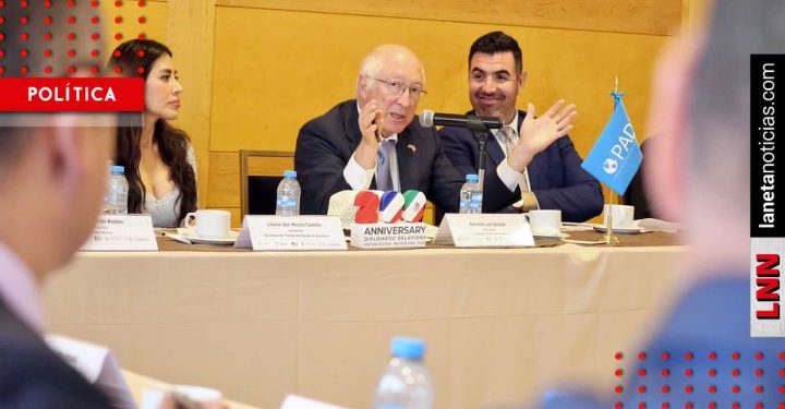 Ken Salazar da bienvenida a nueva cónsul en Nuevo Laredo