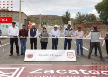 David Monreal inaugura tramo carretero en Nieves