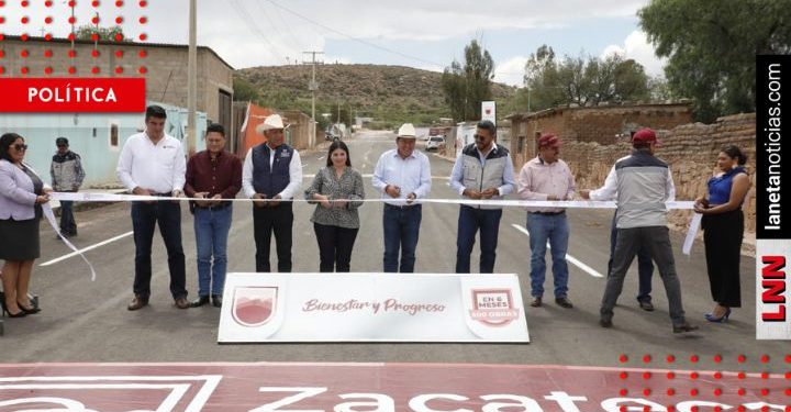 David Monreal inaugura tramo carretero en Nieves