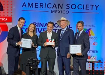 El embajador Ken Salazar resaltó el papel que juega la iniciativa privada en la generación de empleos e impulso al intercambio académico y profesional.