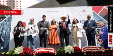 Ken Salazar inaugura exposición fotográfica en el Senado