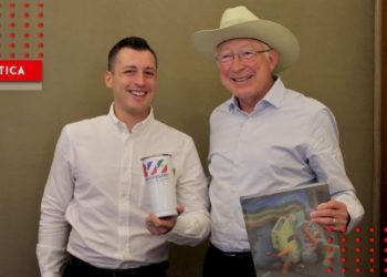 Ken Salazar se reúne con alcalde Colosio Riojas en Monterrey