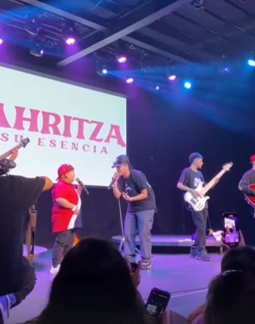 Yahritza pide perdón en concierto en Monterrey (VIDEO)