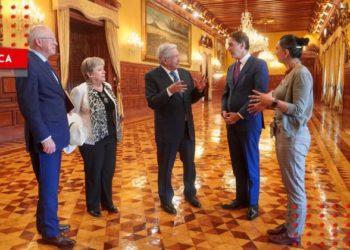 Ken Salazar participa en encuentro con López Obrador