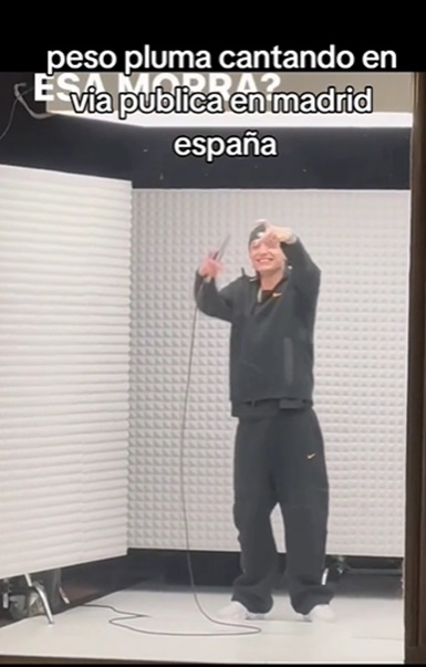 Peso Pluma aparece cantando en calles de Madrid (VIDEO)