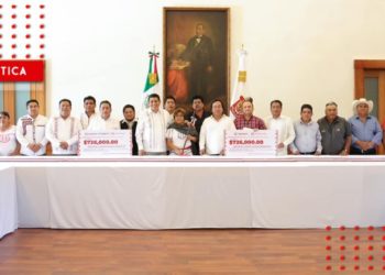 Salomón Jara entrega apoyos para impulsar la cultura