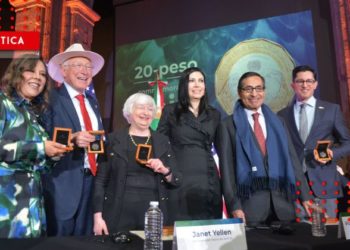 Ken Salazar recibe a secretaria del Tesoro, Janet Yellen