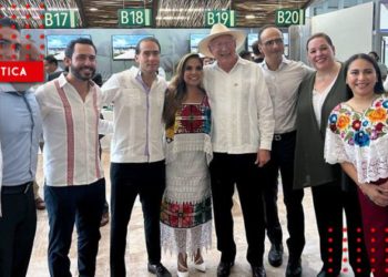 Ken Salazar resalta importancia de aeropuerto de Tulum