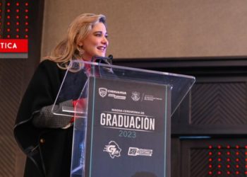 Maru Campos acude a graduación de policías en Chihuahua