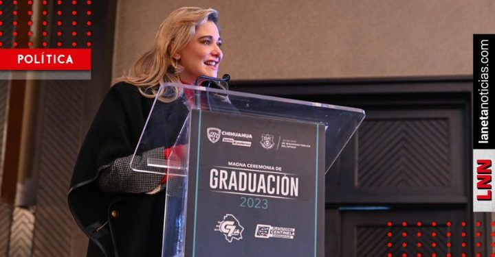 Maru Campos acude a graduación de policías en Chihuahua