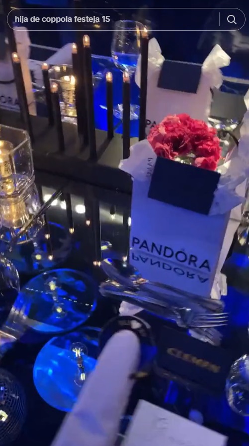 Quinceañera sorprende a invitados con productos de Pandora