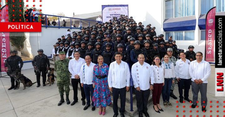 Salomón Jara entrega equipo a Policía Estatal de Oaxaca
