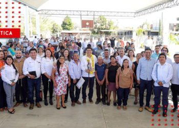 Salomón Jara lleva programas a San Jerónimo Tlacochahuaya