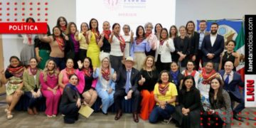 AWE: Ken Salazar reconoce labor de mujeres emprendedoras