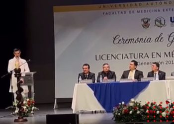 Joven se gradúa de Medicina y dedica emotivo mensaje a sus papás, quienes son panaderos