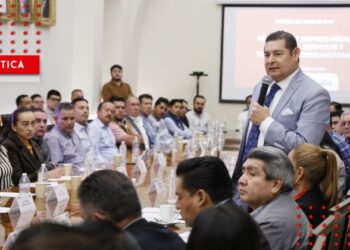 Alejandro Armenta se reúne con empresarios de Chignahuapan