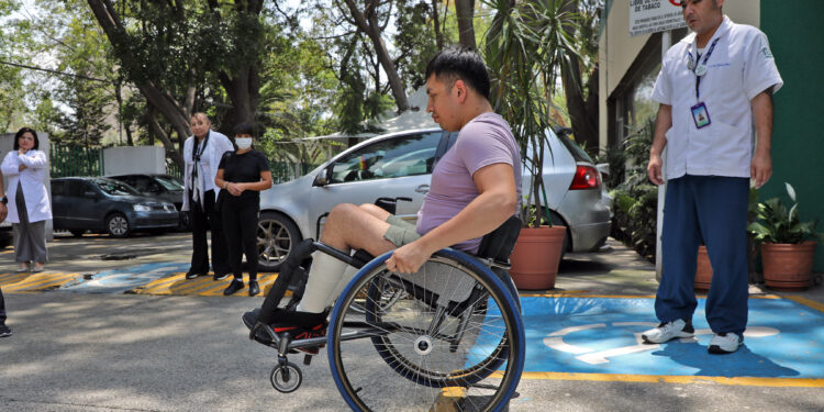 Impulsa IMSS autonomía de personas con lesión medular a través del Programa de Movilidad Urbana en UMFRC